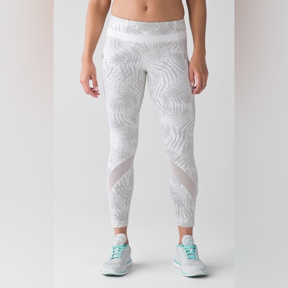 Lululemon Inspire Tight II
Palm Camo White Nimbus Great Condition - Picture 1 of 10